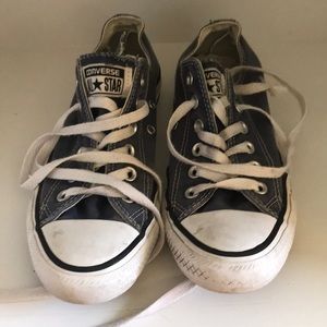 navy low top converse!!